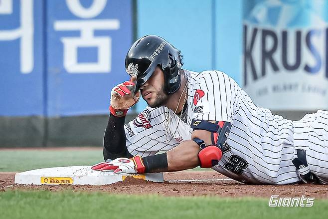 외국인 타자가 일주일간 장타 1개, 1타점이라니...바꿔? 말어? '안타 1위, 병살타도 1위' 레이예스 딜레마에 빠진 롯데