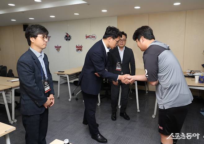 LG 문보경, 타격 동작 틱장애 빗댄 TJB 한화 편파 중계진 용서…“사과 방송에 더 화났지만 여기서 마무리”