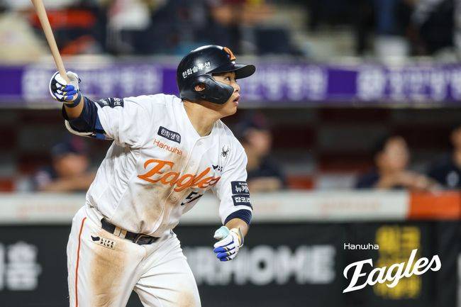 '200K' 폰세 또 이겼다, KBO 최초 개막 15연승…김경문 감독 1000승 위업, 한화 1위 추격 이어갔다 [대전 리뷰]