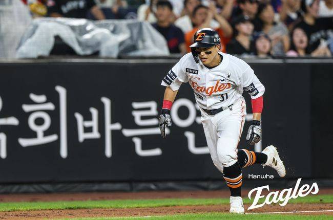 '200K' 폰세 또 이겼다, KBO 최초 개막 15연승…김경문 감독 1000승 위업, 한화 1위 추격 이어갔다 [대전 리뷰]