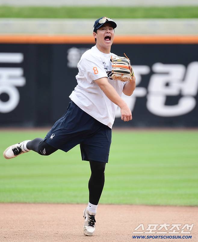 2할3푼 4번타자, 감독이 감싼 이유가 있었다...결정적 수비 하나로, 한화 살렸다