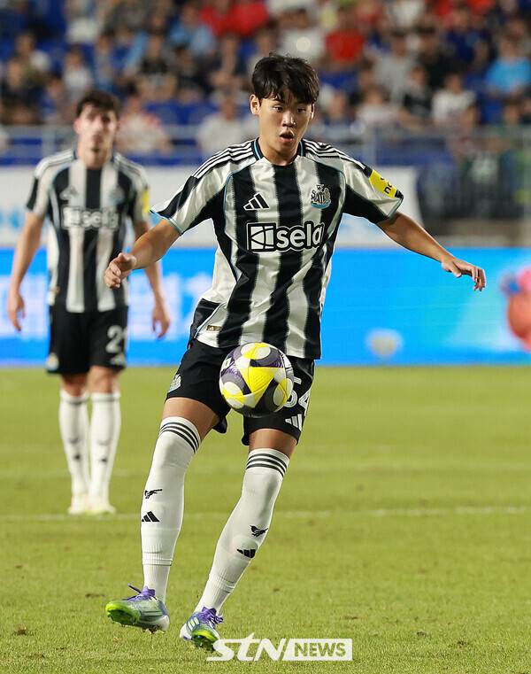 [오피셜] '韓 축구 새로운 프리미어리거 탄생' 박승수 뉴캐슬 등번호 64번, 데뷔전 치를까?