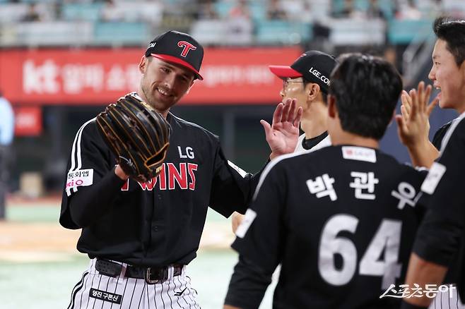 비상한 투수 영입한 LG…톨허스트, 153㎞ 던지고도 “적응하면 더 오를 것” 자신