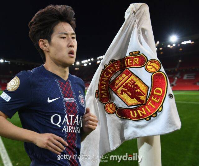 [오피셜] 'PSG와 이별' 이강인, 맨체스터 유나이티드 이적 쇼케이스 기회...토트넘과의 UEFA 슈퍼컵 명단 합류