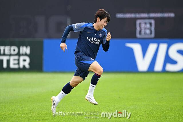 [오피셜] 'PSG와 이별' 이강인, 맨체스터 유나이티드 이적 쇼케이스 기회...토트넘과의 UEFA 슈퍼컵 명단 합류
