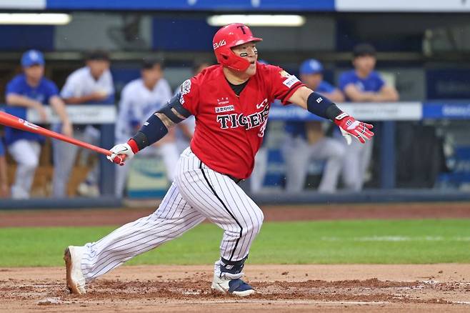KIA ‘해결사’ 최형우, KBO 역대 최초 18시즌 연속 100경기 출장 ‘금자탑’