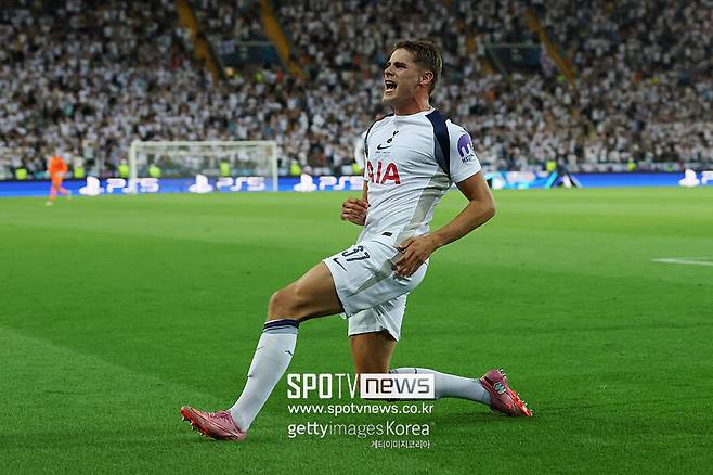 [전반 REVIEW] '손흥민 없는' 토트넘, 뮌헨전과 다르다!…슈퍼컵에서 PSG 압도→전반 1-0 리드