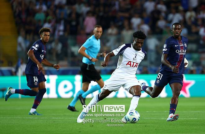 [전반 REVIEW] '손흥민 없는' 토트넘, 뮌헨전과 다르다!…슈퍼컵에서 PSG 압도→전반 1-0 리드