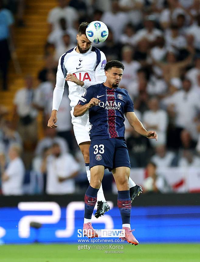 [전반 REVIEW] '손흥민 없는' 토트넘, 뮌헨전과 다르다!…슈퍼컵에서 PSG 압도→전반 1-0 리드