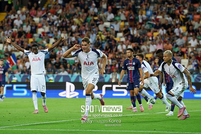 [전반 REVIEW] '손흥민 없는' 토트넘, 뮌헨전과 다르다!…슈퍼컵에서 PSG 압도→전반 1-0 리드