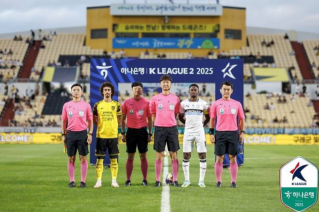 결국 '역대급 오심'으로 결론 났다, 5분 넘게 비디오 판독 하고도 '황당 판정'
