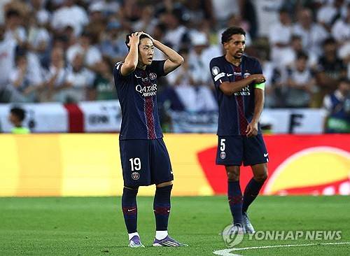 'PSG 심폐소생 왼발' 이강인, 우승사진도 명당자리에서[스한 스틸컷]