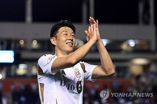 손흥민 품절남 초대박! 토트넘 땅 치고 후회한다→SON 유니폼 사고 싶어도 못 사네…'홈 셔츠' 전 사이즈 완판+배송 1달 소요