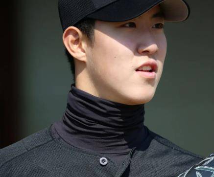 장충고 투수 문서준, MLB 토론토행…
