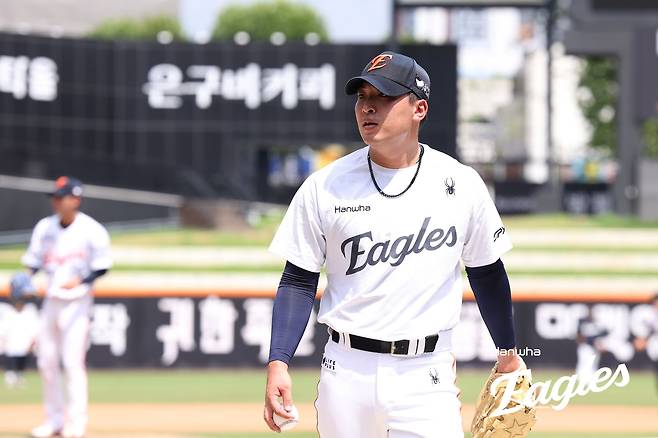 '팔꿈치 수술→신병대 조교→만기 전역' 돌아온 한화 필승조