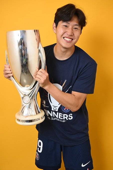 UEFA 슈퍼컵 득점한 이강인, 프리미어리그 팀들 문의 쇄도 '프랑스 1티어 기자 보도'