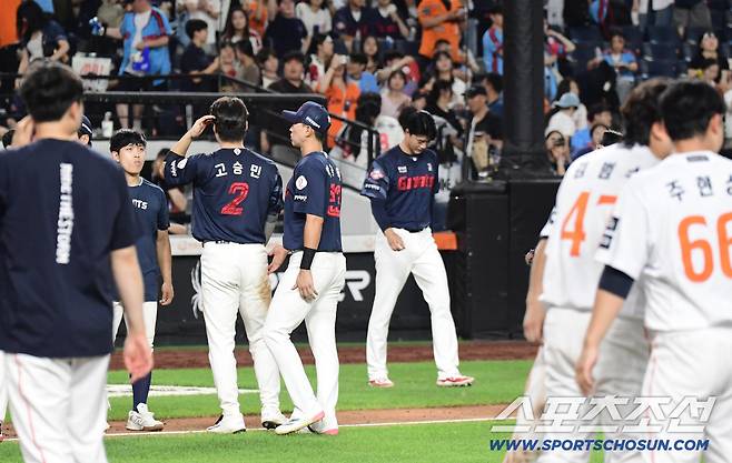 '가장 중요한 시기에 어쩌나 6연패...' 한화에 11회 연장 끝에 침몰한 롯데호, 6연패 깊은 수렁[대전현장]