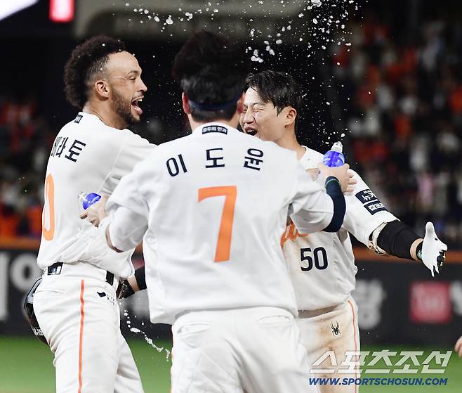 7이닝 2실점에도 '빈손'이라니…연장 11회 극적 끝내기, 사령탑 마음에 걸린 한 사람