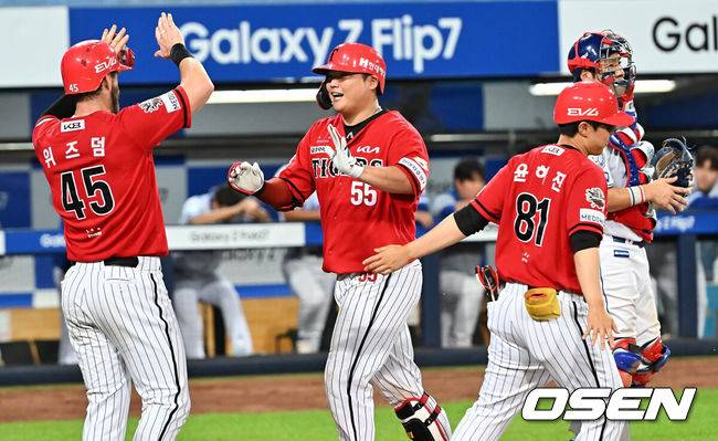 이범호 감독 웃었다…스승 따라 제자도 만루 본능 폭발! 이틀 연속 결승 만루홈런 터지다 [오!쎈 대구]