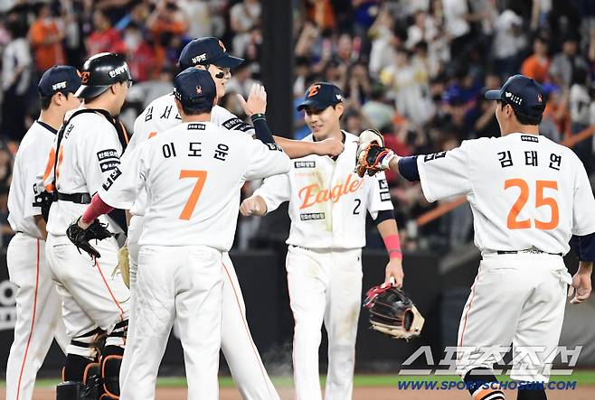 한화가 '되는 팀'인 이유 → 김서현 무너져도 팀이 버텨준다. 6경기 ERA 18.69지만 4승2패