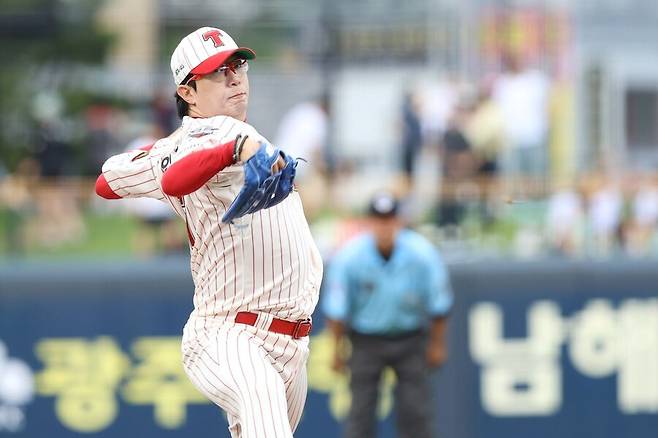 후반기는 폰세 다음이라니… “복면 쓰고 뛰더라” KIA 에이스는 어떻게 벼랑을 기어올랐나