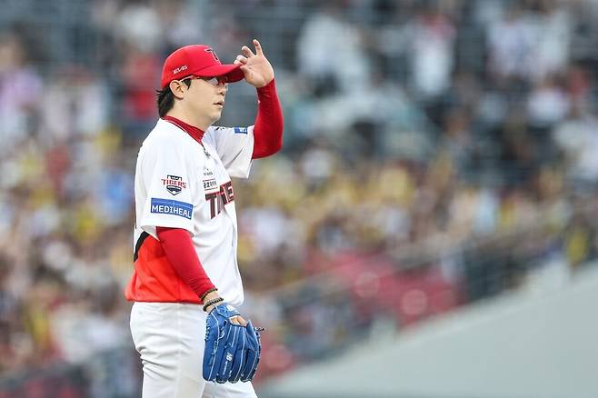 후반기는 폰세 다음이라니… “복면 쓰고 뛰더라” KIA 에이스는 어떻게 벼랑을 기어올랐나