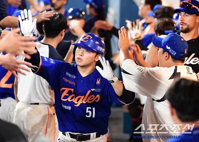 78억 FA보다 낫네! 문현빈 쐐기 3점포+정우주 155km 쾅쾅…'손아섭 홈커밍' 한화, NC 잡고 '파죽지세' 5연승 질주 [창원리뷰]