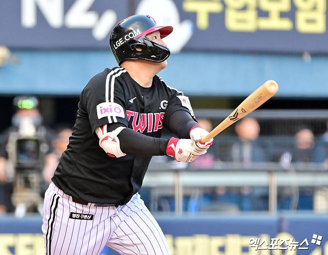 하늘과 우주가 LG 돕는다!…8회 박동원 '역전 3점포' 폭발→LG, SSG 원정 5-3 극적 역전승+'단독 1위' 수성 [인천:스코어]