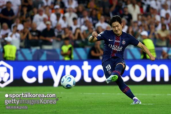 '韓 역대급 우승 청부사' 이강인, 프리미어리그로 왜 떠나나? 'PSG서 사랑 듬뿍' 받는데!