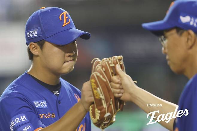 필승조 합격한 특급 유망주, 5경기에서 12삼진 잡으며 내준 볼넷은 단 한개…8월 정우주는 ‘언터쳐블’