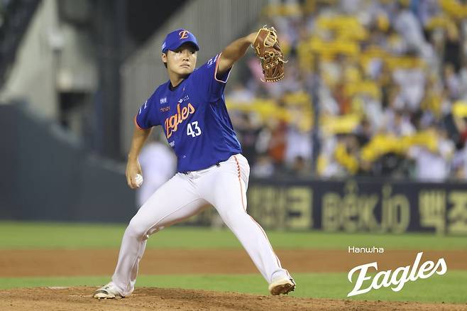 필승조 합격한 특급 유망주, 5경기에서 12삼진 잡으며 내준 볼넷은 단 한개…8월 정우주는 ‘언터쳐블’