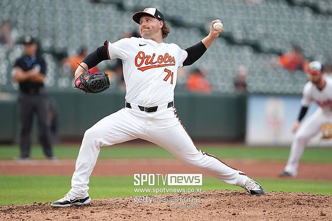 이 선수가 KBO 재계약 실패했다니…'채프먼급 삼진 페이스' 1421일 만에 세이브 챙겼다