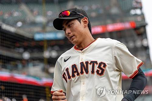 이정후, 현지날짜 광복절맞아 태극기 배트로 볼넷+도루+역전득점
