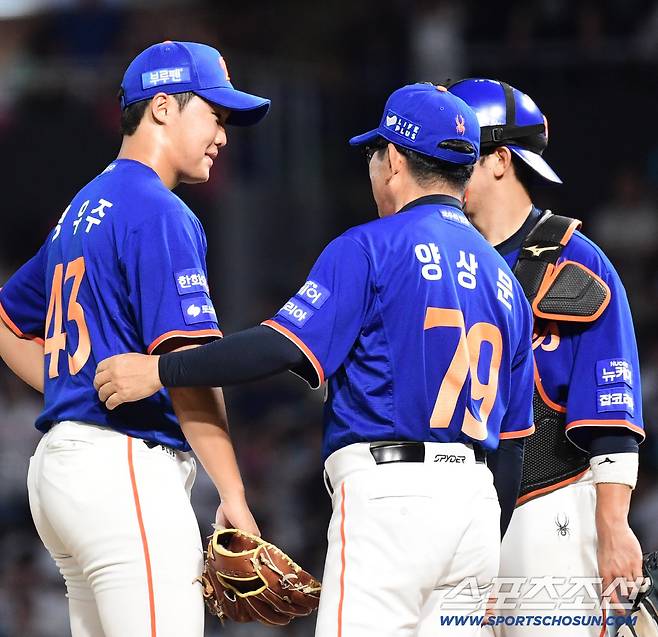 67세 老감독이 직접 나섰다! '5연승' 한화 상승 비결? →