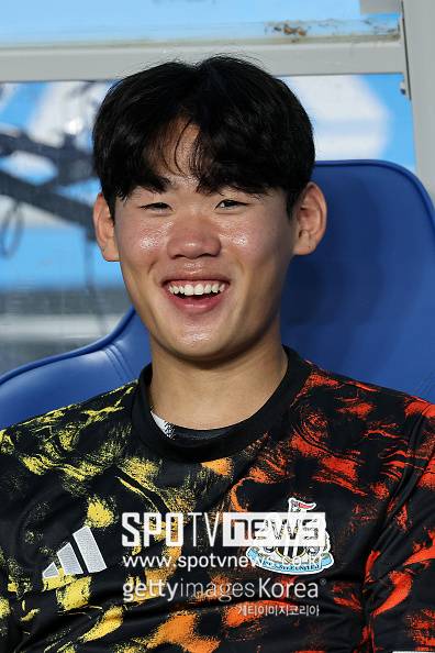 EPL 공식발표 ‘오피셜’ 코리안 음바페, 뉴캐슬 팀 훈련 확인…韓 최초 10대 데뷔+개막전 엔트리 임박 “박승수 빌라전 앞두고 훈련 진행”