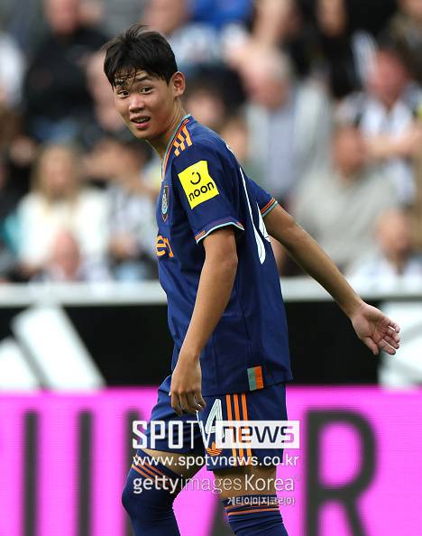 EPL 공식발표 ‘오피셜’ 코리안 음바페, 뉴캐슬 팀 훈련 확인…韓 최초 10대 데뷔+개막전 엔트리 임박 “박승수 빌라전 앞두고 훈련 진행”