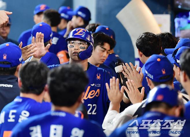 '3루타 빠진 사이클링 히트' 문현빈, '그는 누구인가' 최다 홈런, 최다안타, 타율 모두 커리어하이[창원현장]