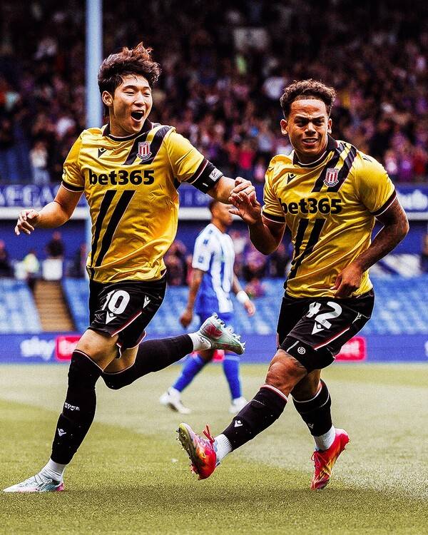 [ec.review] '시즌 1호 도움' 배준호 미쳤다! 스토크, 웬즈데이에 3-0 완승...개막 후 2연승+1위 도약!