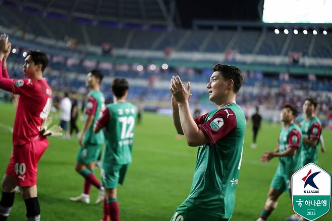 ‘이란 갈래’ 이적 파동 아사니, 이정효 선택받았다…논란 딛고 대전전 선발 출격 [IS 광주]