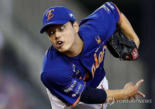 타구에 오른팔 맞은 한화 문동주, 병원 검진 결과 이상 없음