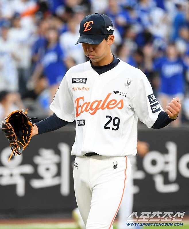 '실책→실책→실책→난타' 순식간에 7실점 실화냐? 20세 한화 영건에게 이런 시련이…'넋나간' 수비가 연출한 '최다실점' 악몽 [창원리포트]