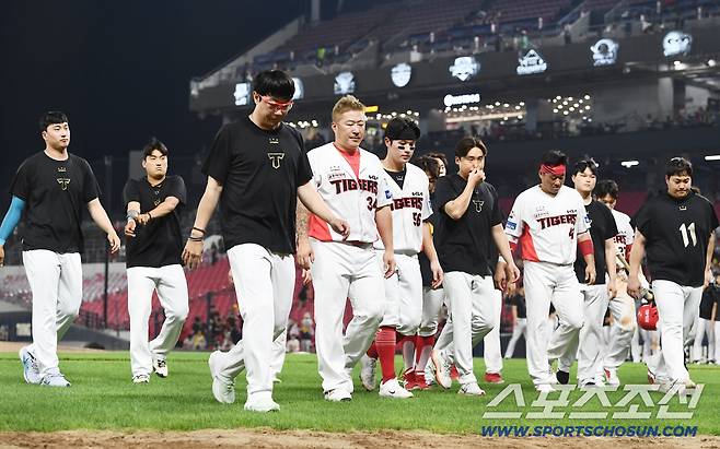 '역대 최초 불명예 위기' KIA, 왜 선발 순서 바꿨나…마지막 총력전, 명예 회복 걸려 있다