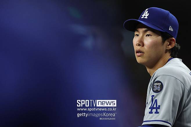 하필 김혜성 154km 타구에 맞다니…日 10승 투수 부축받고 강판, 동료는