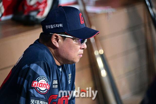 '이럴 수가' 갈 길 바쁜 롯데에 날아든 악재, 유강남 당분간 마스크 못 쓴다