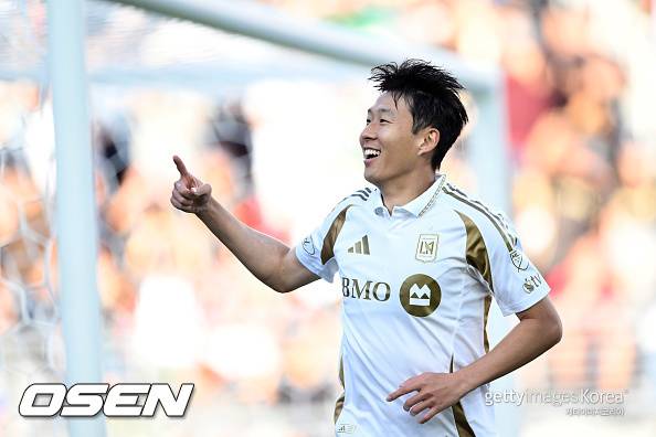 ‘이게 다 흥민이 형 덕분’ 부앙가, 메시와 득점왕 다툼+대기록 달성까지