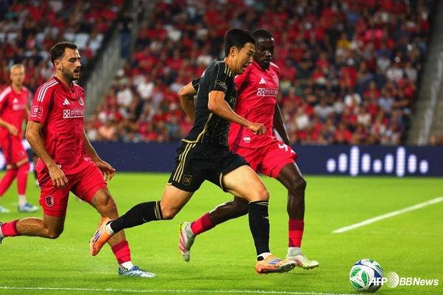 '美 정복' 손흥민, 멀티골 폭발→'8G 8골 3도움' 역대급 페이스... LAFC, 세인트루이스 3-0 완파→4연승 질주