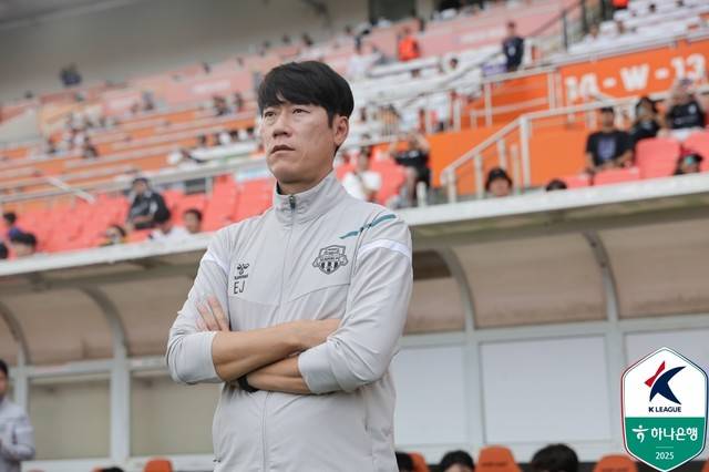 [BE.현장] '퇴장자만 4명에 관중 난입까지' 난장판 사태 대신 사과한 수원FC 김은중 감독,