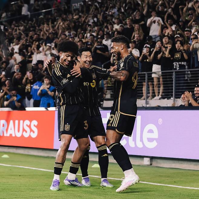 “손흥민 계약조건 유출” 韓 축구 역사에 절대 없을 조건→“MLS 룰 바꾸는 파격 대우”…메시와 맞먹는 수준 “LAFC 선수 영입 추천 가능, 선수단 구성 발언권 확보” 美 유력매체 떴다
