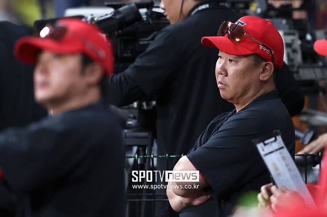 ‘그냥 8위 해’ KIA 팬들의 냉소, 하지만 이범호 체제 신임 변함없다… 우승 감독 반성은 어떤 결과로 이어질까