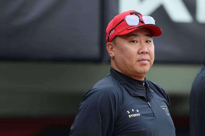 ‘그냥 8위 해’ KIA 팬들의 냉소, 하지만 이범호 체제 신임 변함없다… 우승 감독 반성은 어떤 결과로 이어질까